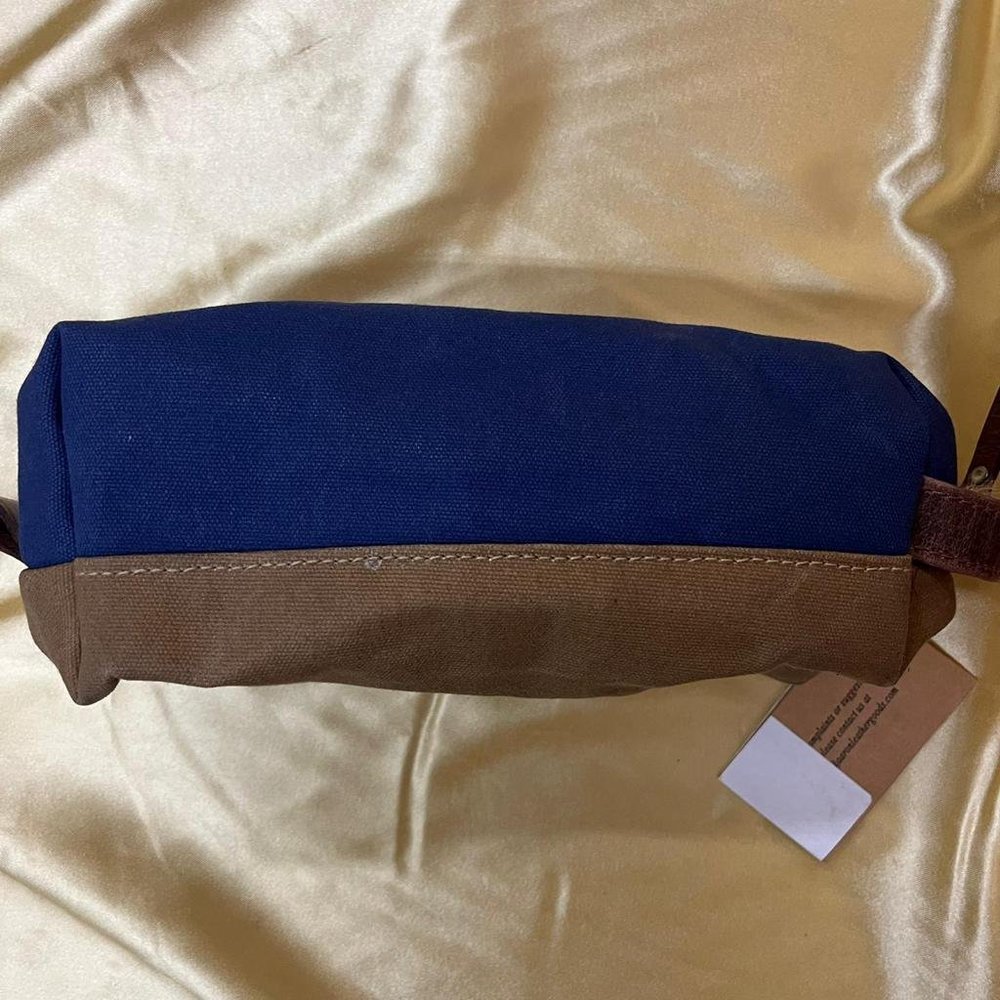 NWT Aaron Leather Goods 1pc bag